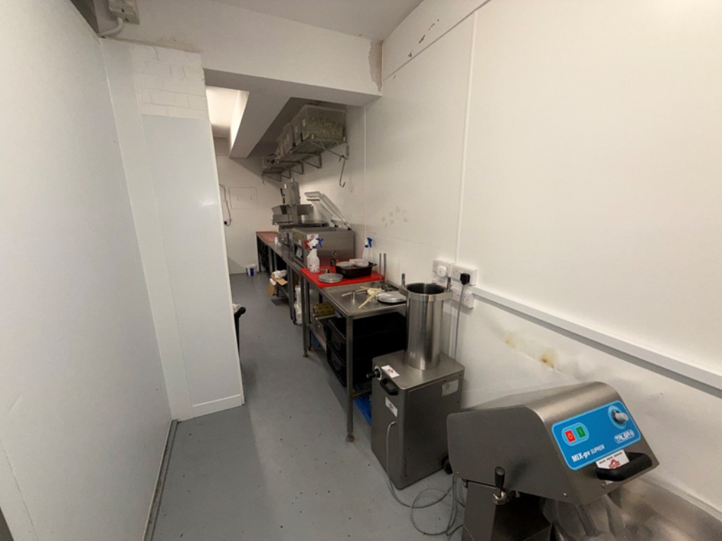 Lot: 72 - FREEHOLD COMMERCIAL & RESIDENTIAL BLOCK - Butchers hallway used for storage